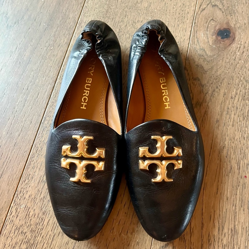 Tory Burch Eleanor loafer size 8 black with gold hardware EUC elastic back